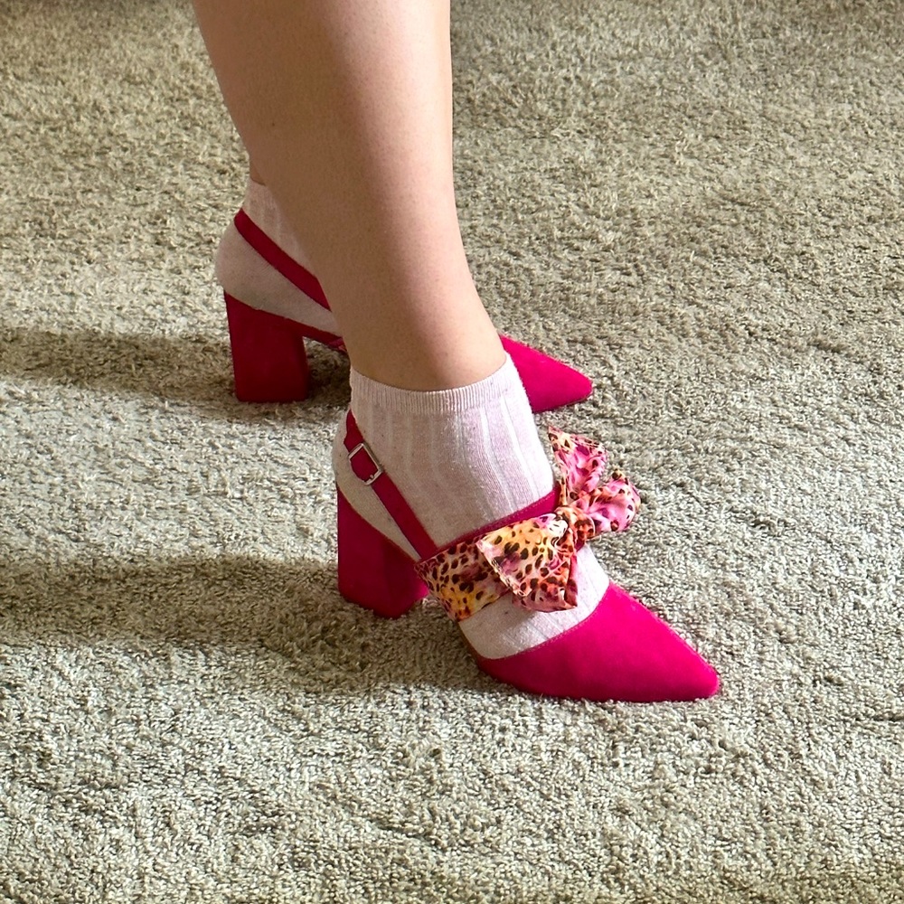 LIKE NEW Pink suede Isabella Anselmi heels with detachable ribbon.